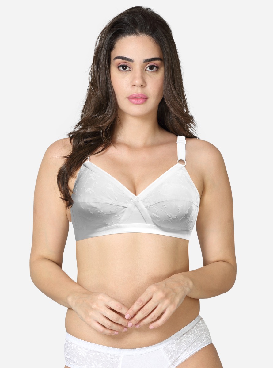 Full coverage seamed plus size bra with centre stretch panel